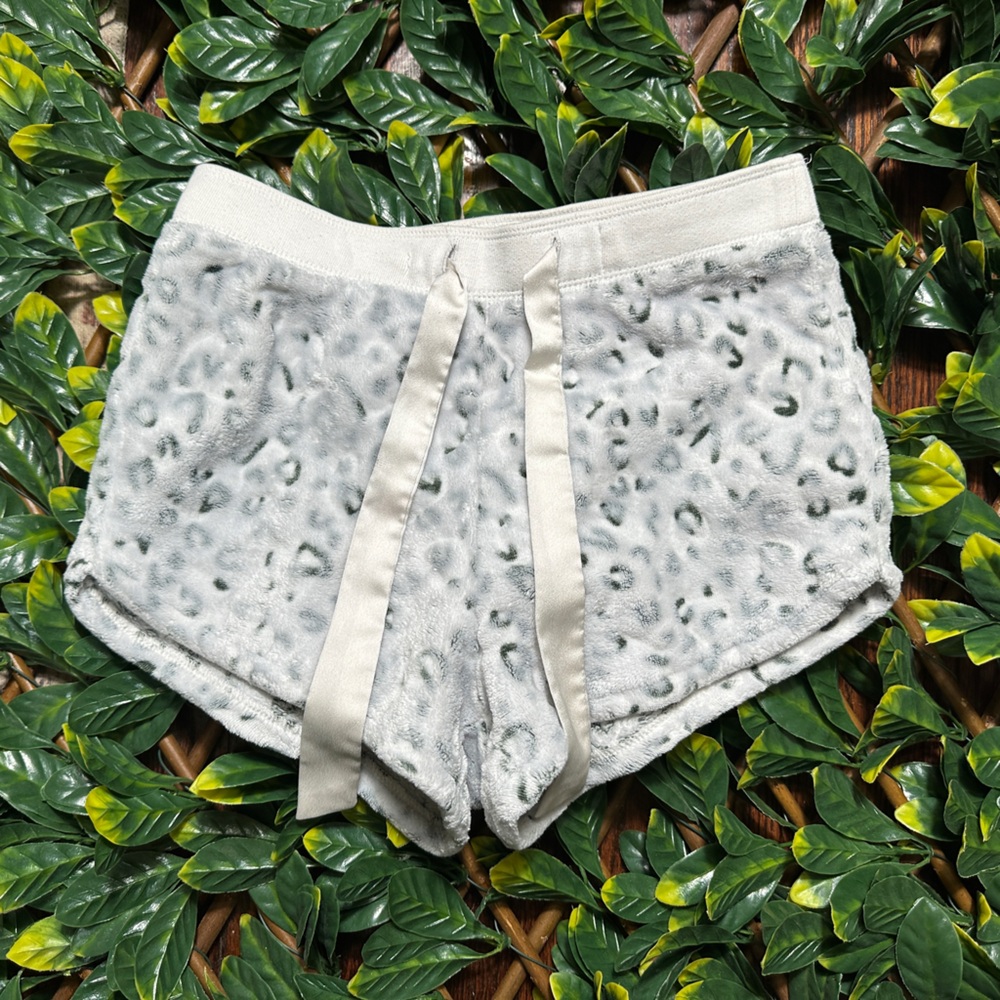 Hollister Gilly Hicks White Gray Leopard Print Lounge Shorts Size XS